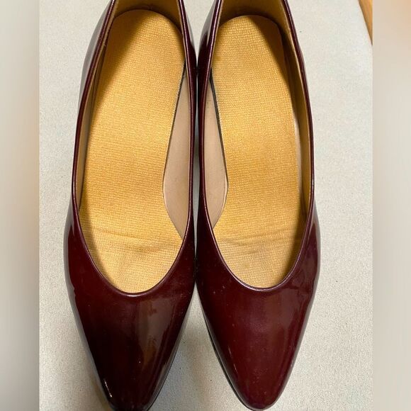 Beautiful heels by Etienne Aigner in size 71/2 medium - Picture 1 of 4